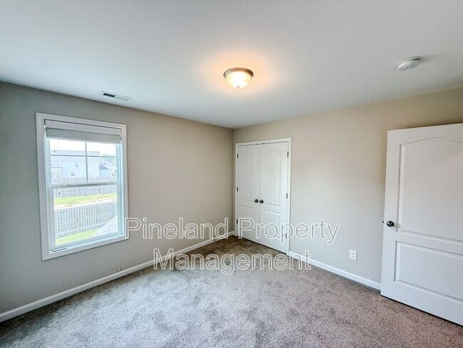Building Photo - 147 Stafford Ave
