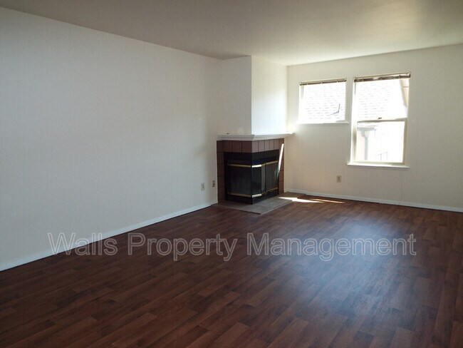 Building Photo - 6840 Oswego Pl NE