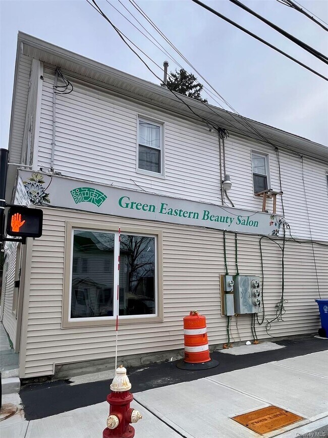 Building Photo - 17 1/2 Wallkill Ave