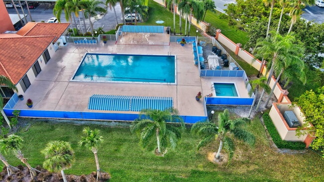 Building Photo - 7370 S Oriole Blvd