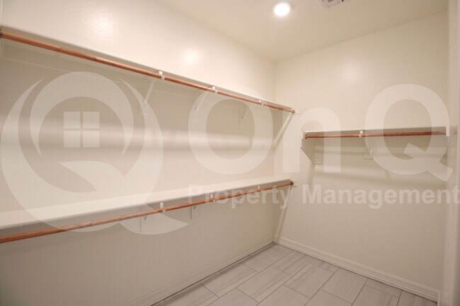 Building Photo - 7330 E Vista Bonita Dr