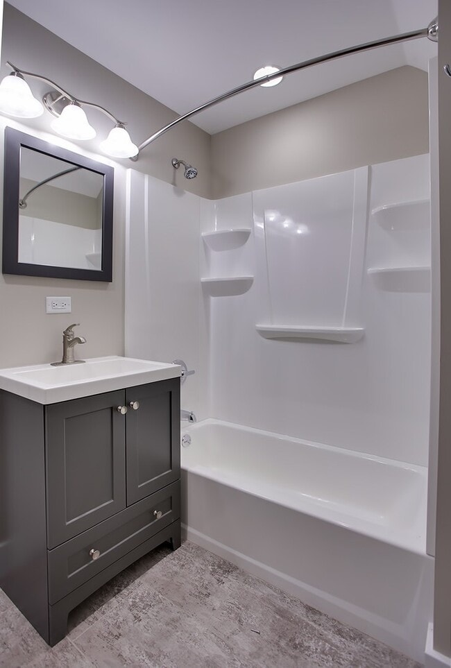 Building Photo - 3 Bedroom updated home Near Campus - Avail...