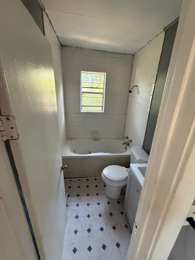 Building Photo - 2028 Lee Terrace SW