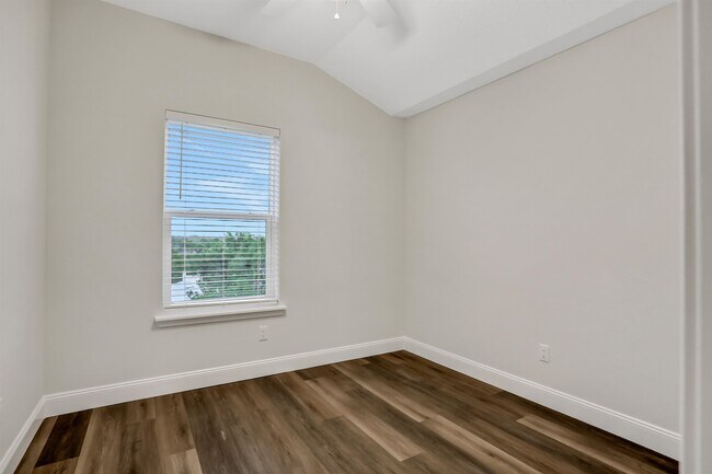 Building Photo - 524 Arricola Ave