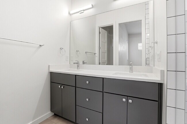 Building Photo - $2,745.95, 2-bed, 2.5 bath, located in Denver with a Rooftop Patio