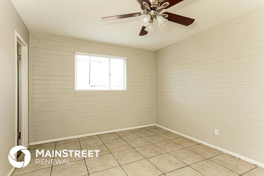 Building Photo - 4212 N 47th Dr