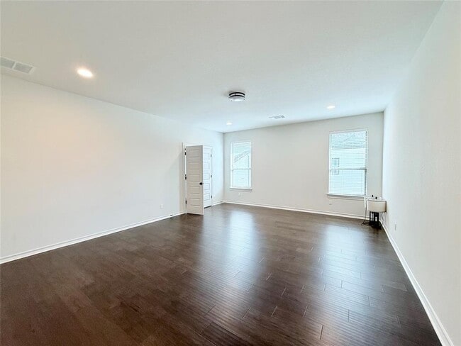 Building Photo - 113 Low River Ln
