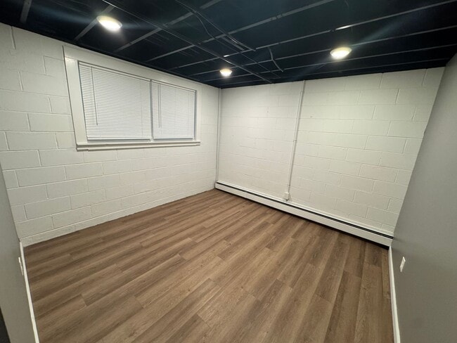 Building Photo - Beautiful Modern Home on the Plateau