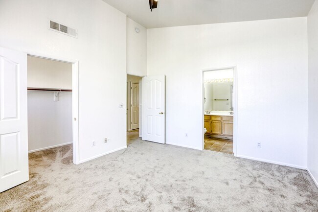 Building Photo - 2 bedroom condo with RARE attached 2 car g...