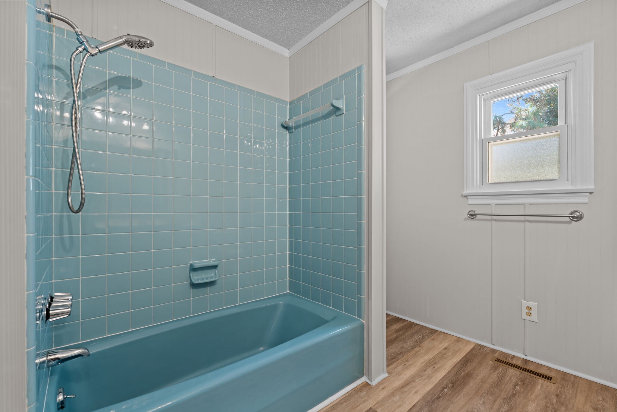 Building Photo - 53 Pine Lake Dr