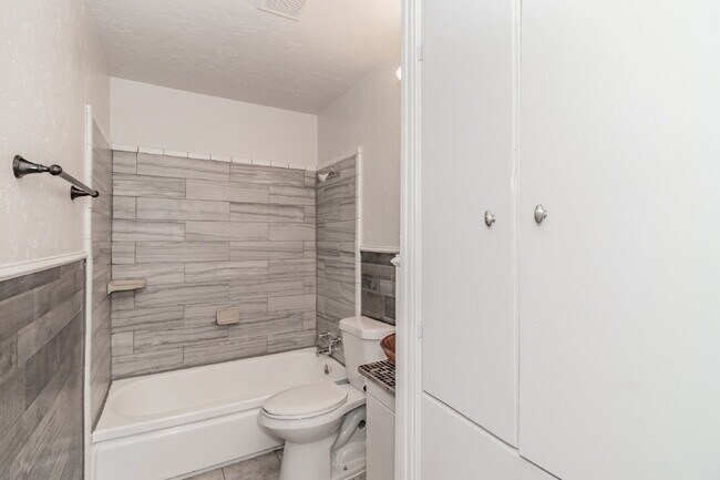 Building Photo - Beautiful home in a great location