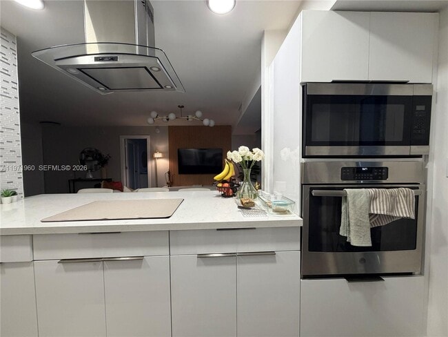 Building Photo - 2715 N Ocean Blvd