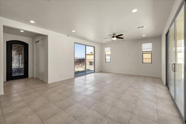 Building Photo - 56923 Ivanhoe Dr