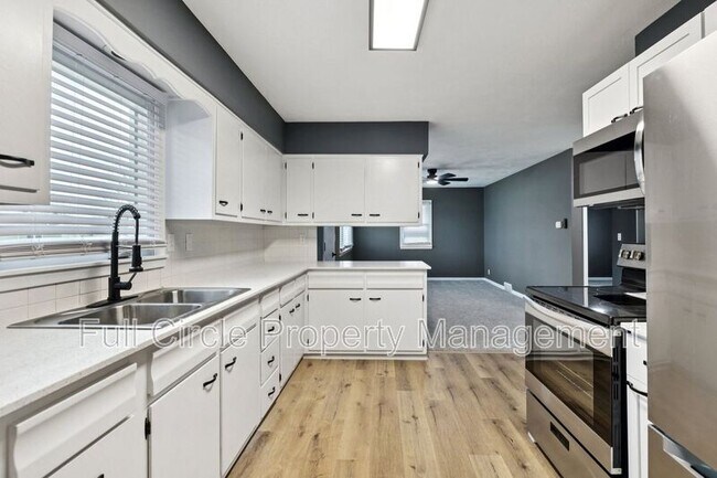 Building Photo - 803 N Christy St