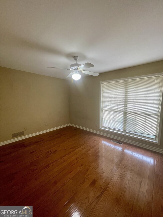 Building Photo - 242 Ebenezer Church Rd