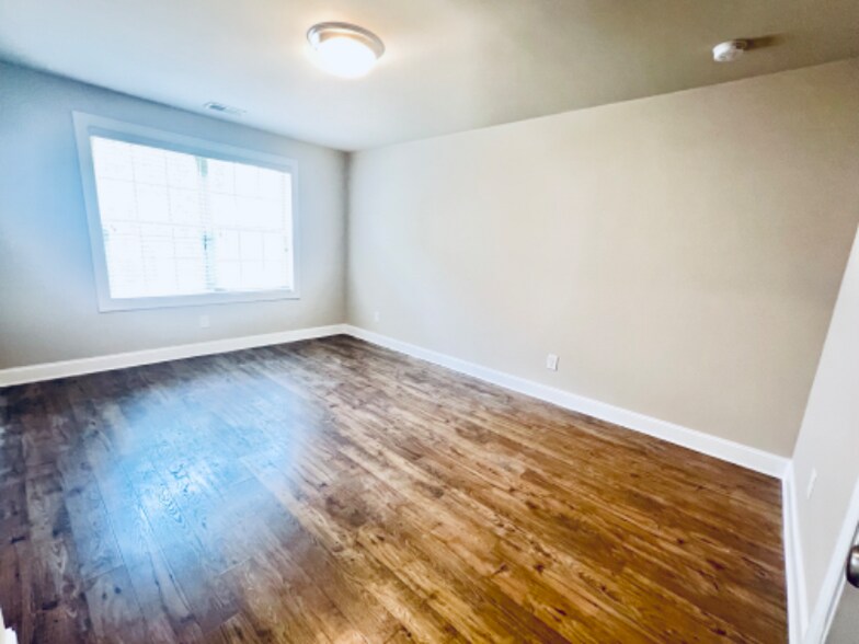 Building Photo - 221 Bedford Aly