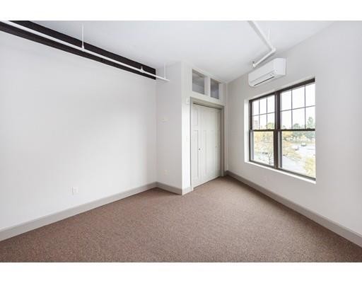 Building Photo - 100 Sagamore St