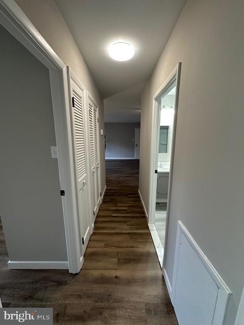 Building Photo - 1319 Valley Dr