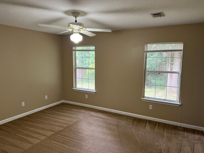 Building Photo - 204 Old Pond Dr