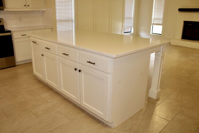 Building Photo - 3009 Osceola Dr
