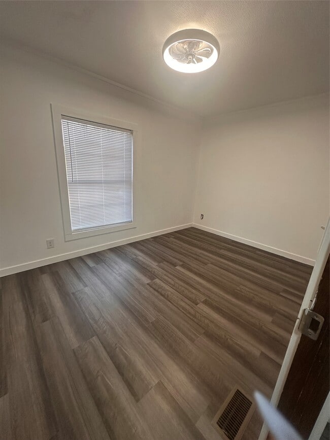 Building Photo - 14525 Oak Hill Ln