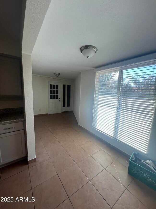 Building Photo - 4525 E Alta Vista Rd