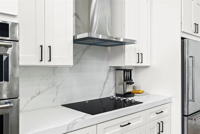 Building Photo - 15912 Willowdale Rd