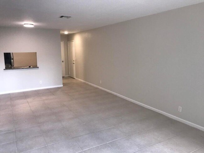 Building Photo - 240 Croton Ave