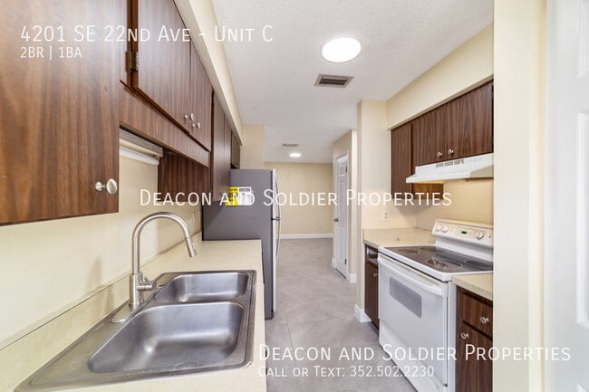 Building Photo - 4201 SE 22nd Ave