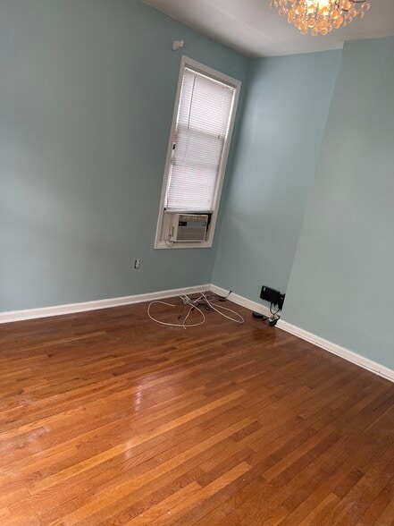 Building Photo - 160 N 16th St