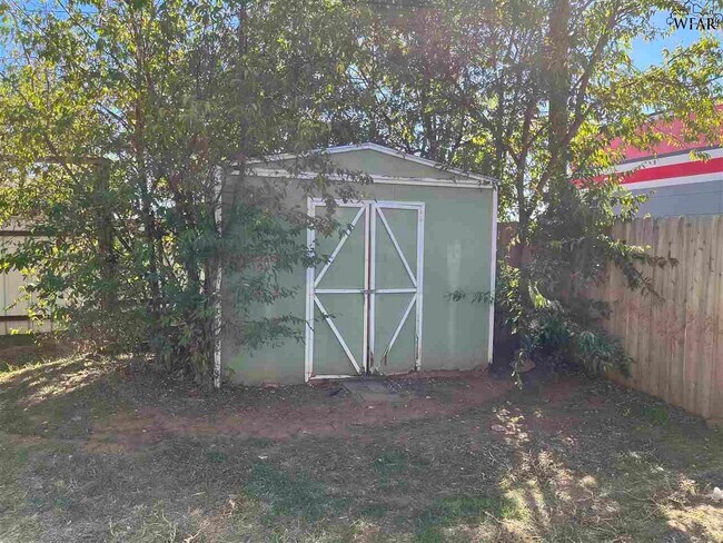 Building Photo - 3318 Sherwood Ln