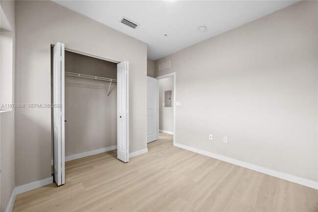 Building Photo - 630 NE 166th St