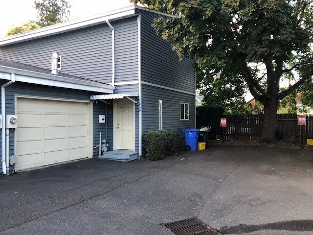 Building Photo - 1809 SE Harney St