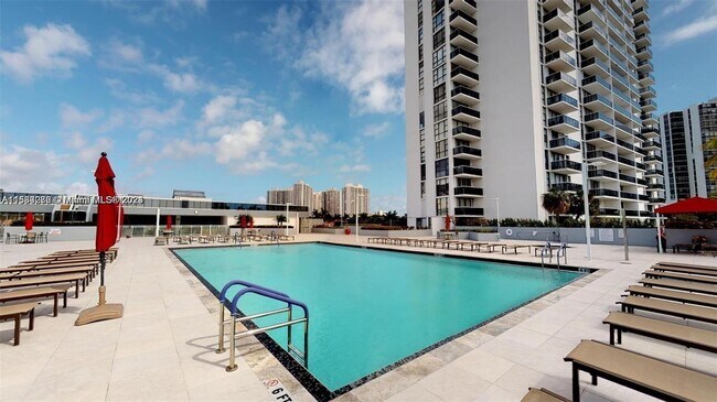 Building Photo - 3675 N Country Club Dr
