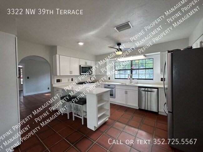 Building Photo - 3322 NW 39th Ter