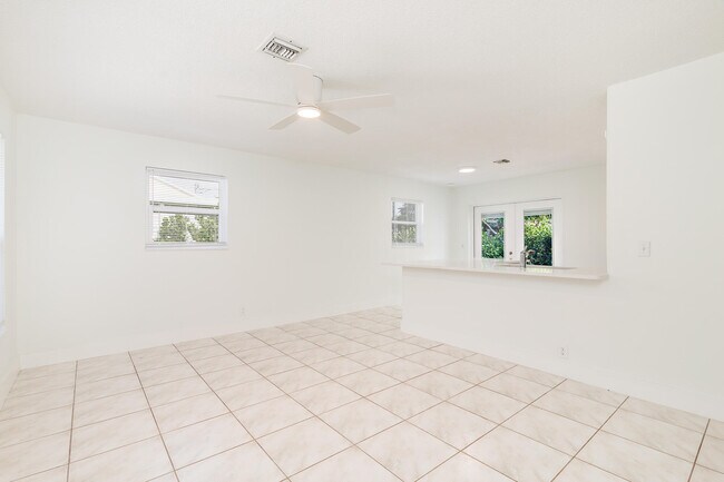 Building Photo - 411 Summa St
