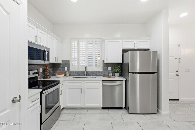 Building Photo - 7527 S 13th Pl
