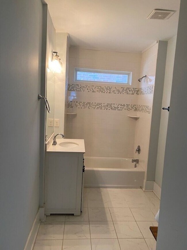 Building Photo - Cargo District home located within walking distance of Downtown Wilmington