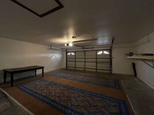 Building Photo - THREE BEDROOM 2 BATH HOUSE ON THE SOUTH SIDE