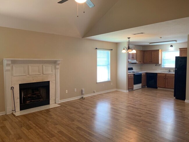 Building Photo - 2/2 For Rent in Barnett Bend!