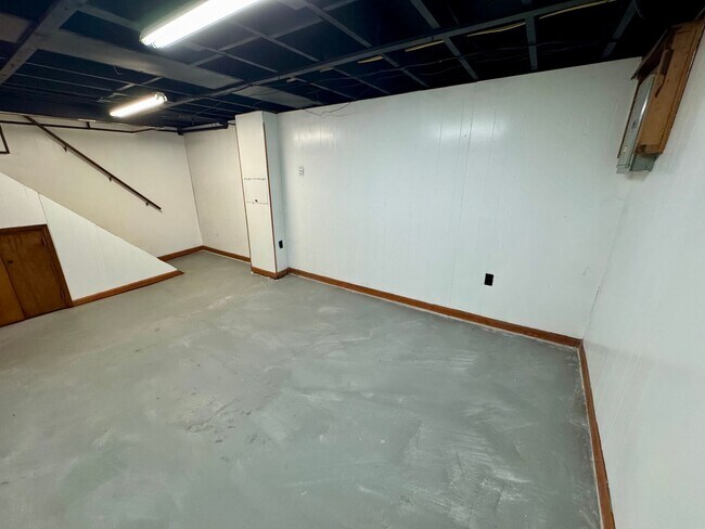 Building Photo - Charming 2-Bed 1-Bath Home in Avalon!