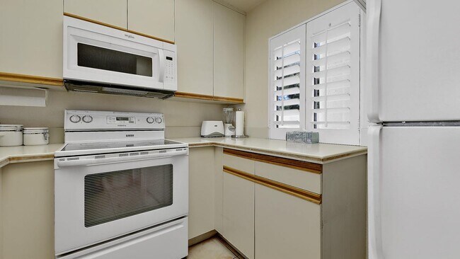 Building Photo - 28346 Desert Princess Dr
