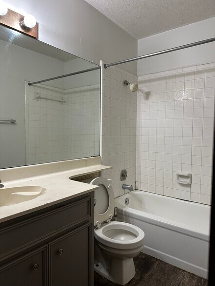 Building Photo - 103 Montego Ct