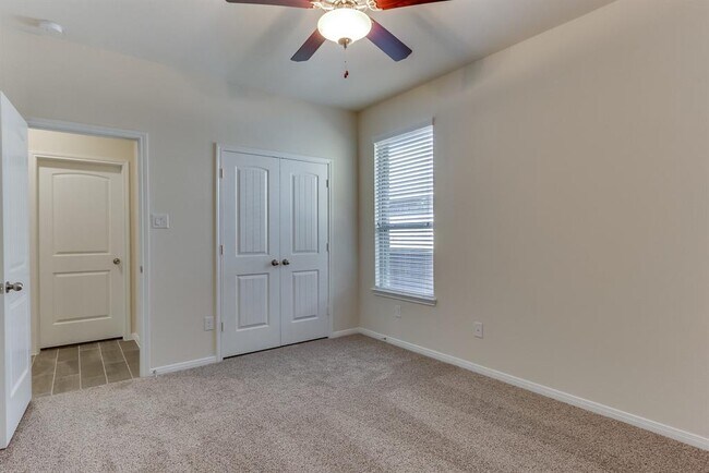 Building Photo - 1515 Holly Chase Ct