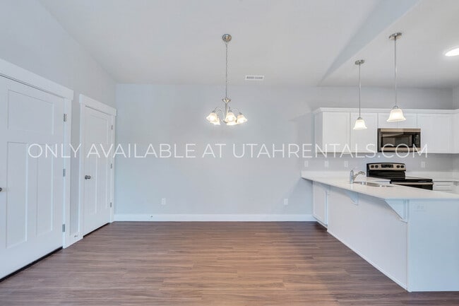 Building Photo - 13537 Commodus Dr