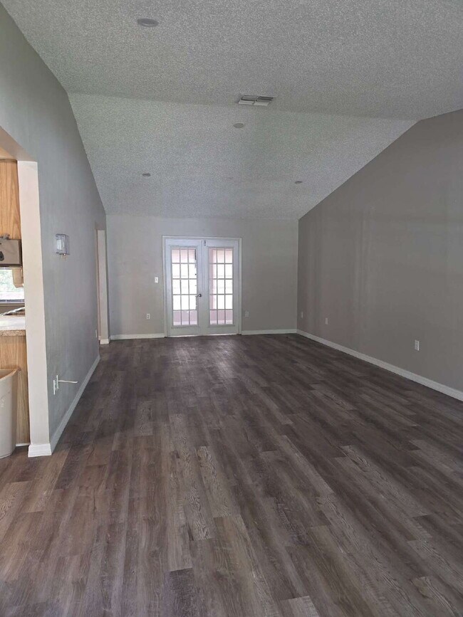 Building Photo - 3 bedroom home in Historic Tarpon Springs