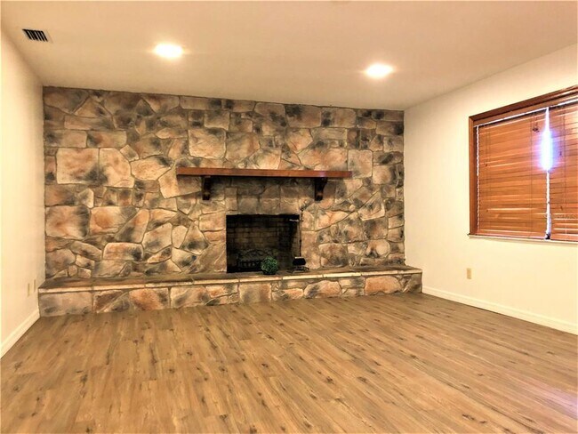 Building Photo - 2727 Massee Rd