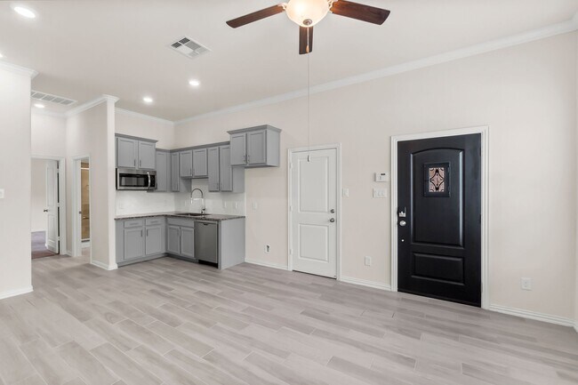 Building Photo - 4420 Mimic Dr