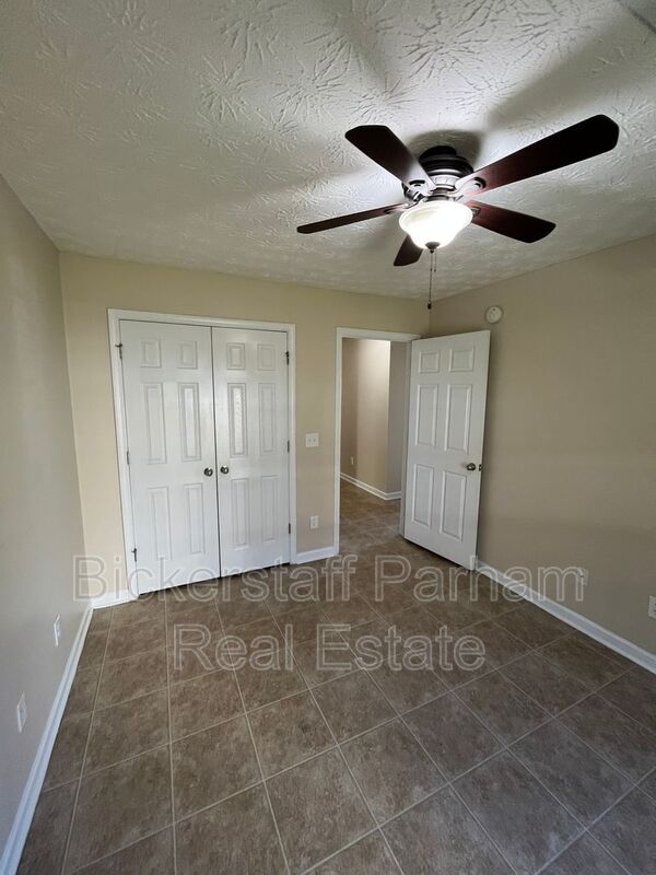 Building Photo - 14 Brentwood Dr