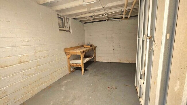 Building Photo - 3-Bed 1.5 bath Home on Payne Avenue with Spacious 2310 Sq Ft Layout – Ideal Saint Paul Living!"